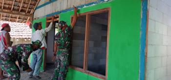 Kebut Progress, Satgas TMMD Bojonegoro Percepat Pengecatan Dinding Aladin